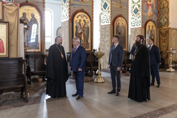 В Шахтинском епархиальном управлении состоялась встреча Губернатора Ростовской области В.Ю. Голубева и епископа Шахтинского и Миллеровского Симона