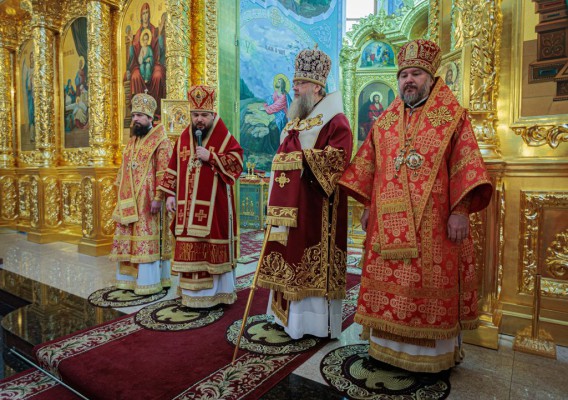 Соборное служение архиереев Донской митрополии в соборе Рождества Христова города Волгодонска