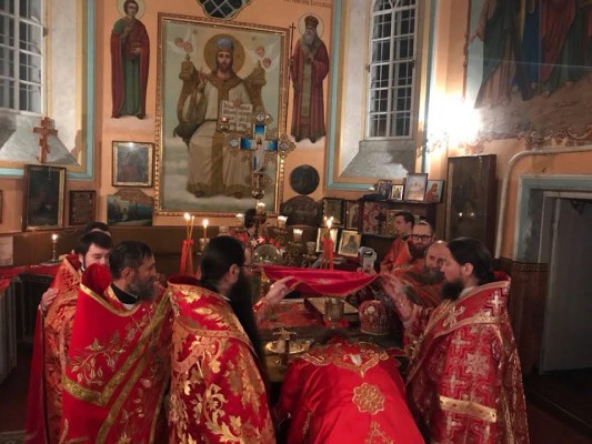 В годовщину аварии на Чернобыльской АЭС архиереи Украинской Православной Церкви совершили ночную Литургию в Ильинском храме в Чернобыле