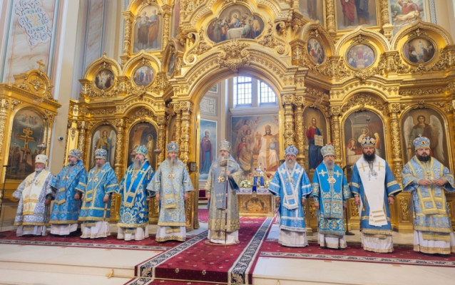 С сонмом архиереев Православной Церкви епископ Симон принял участие в торжествах по случаю празднования Донской иконы Божией Матери
